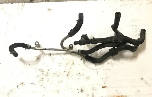 Volkswagen Golf VII Engine coolant pipe/hose 04L201360G B21305JA