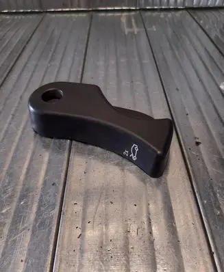 Engine bonnet (hood) release handle