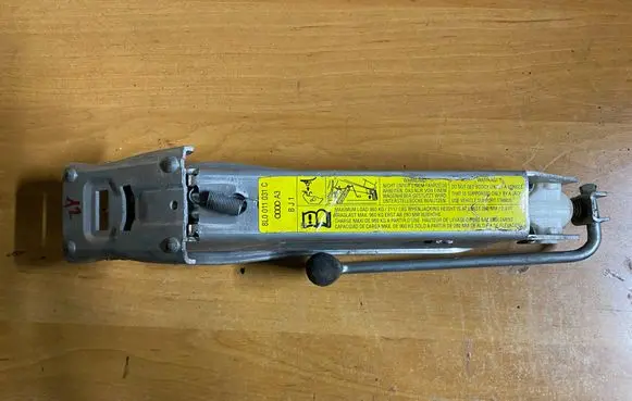 Audi A3 S3 8L Lift Jack 8L0011031C