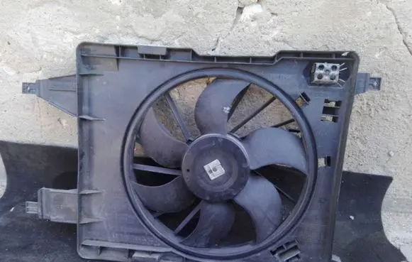 Renault Megane II Radiator cooling fan shroud 8200151465 5020232