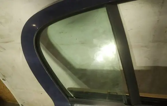 Opel Astra H Rear vent window glass as2