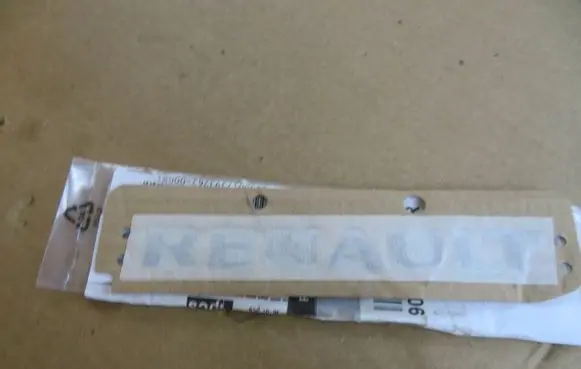 Renault Captur Manufacturer badge logo/emblem 908924456R