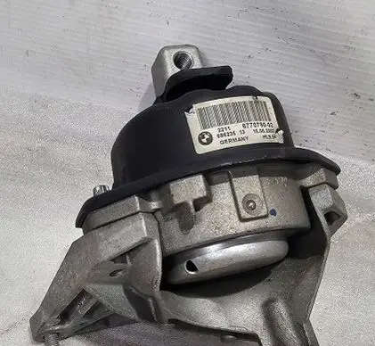 BMW 7 E65 E66 Engine mount bracket 6763944 6756096 6770790