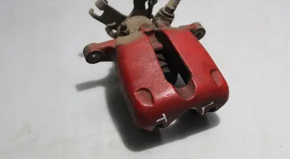 Opel Insignia A Rear brake caliper