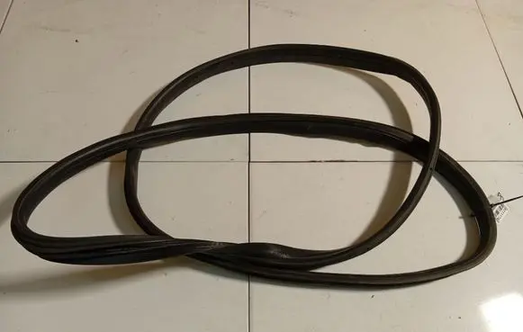 Toyota Aygo AB10 Rubber seal front coupe door 