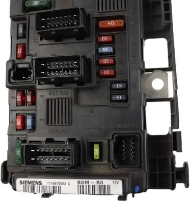 Citroen Berlingo Fuse module T118470003G 9643498880