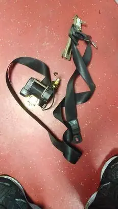 Mercedes-Benz ML W163 Front seatbelt 33008414