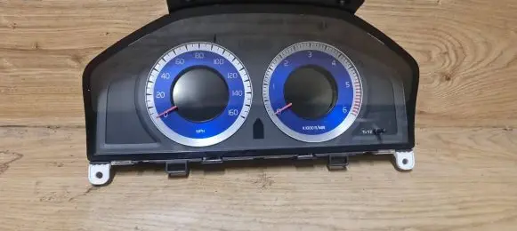 Volvo V70 Speedometer (instrument cluster) 31255462