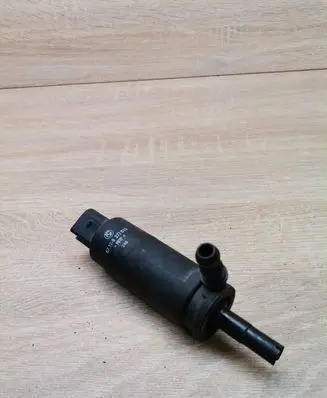 BMW 5 E39 Headlight washer pump 8377613