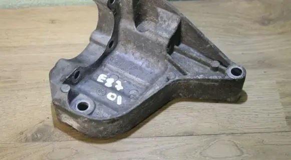 BMW 1 E81 E87 Power steering pump mounting bracket 7794455