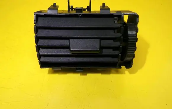 Skoda Octavia Mk1 (1U) Dashboard side air vent grill/cover trim 1U1819701