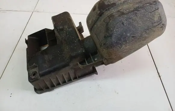 Subaru B9 Tribeca Air filter box 
