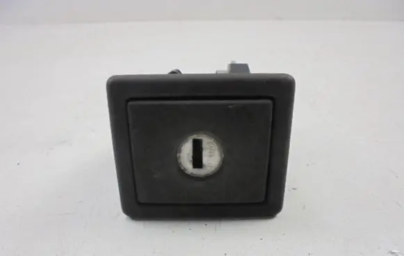 Renault Clio I Front door lock (next to the handle) 