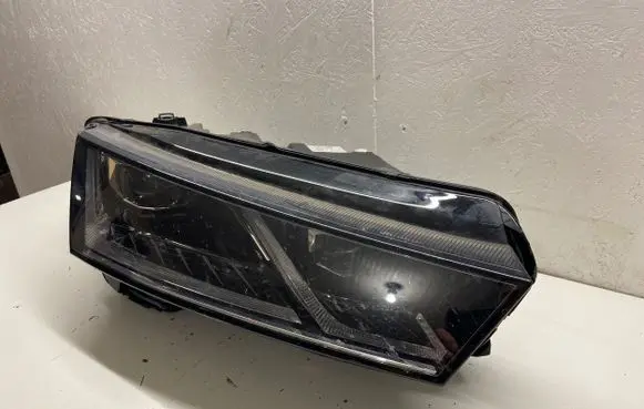 Skoda Octavia Mk4 Headlight/headlamp 5E4941016A LE18A6419 030111823400