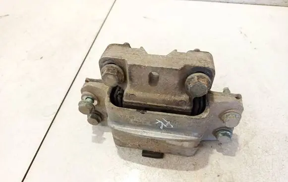 Engine mount bracket