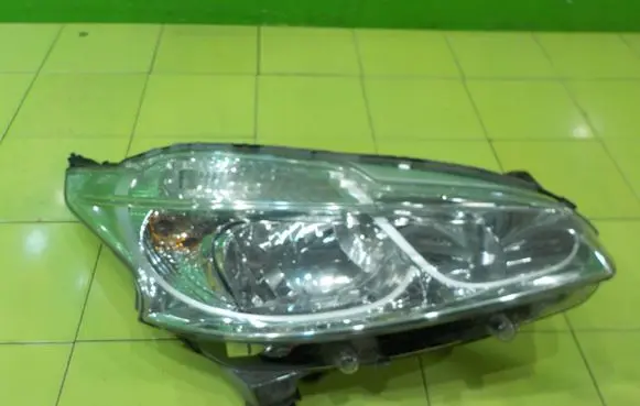 Peugeot 208 I Headlight/headlamp 9802221380