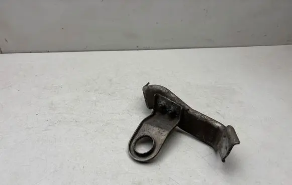 Audi A8 S8 D3 4E Intercooler pipe mounting bracket 4E0145545B