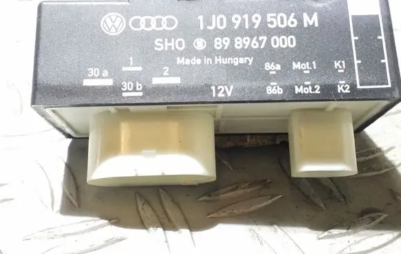 Skoda Fabia Mk1 (6Y) Fan control module 1J0919506M 89896700
