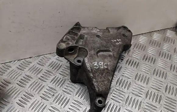 Volkswagen PASSAT B6 Engine mounting bracket 03G199207G