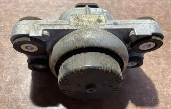 Land Rover Range Rover Sport L494 Engine mount bracket FPLA6A003BC