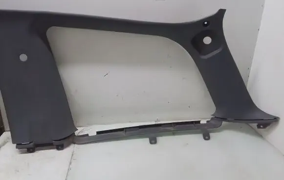 (D)pillar trim (top)