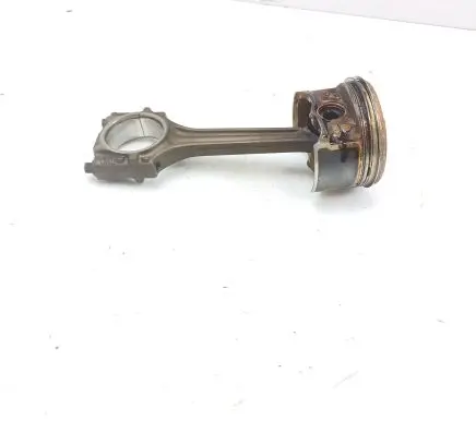 Volkswagen Golf V Piston with connecting rod