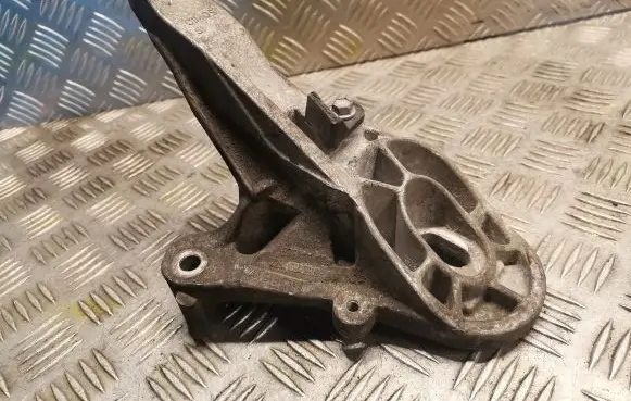 Mini One - Cooper Coupe R56 Gearbox mounting bracket 6872019