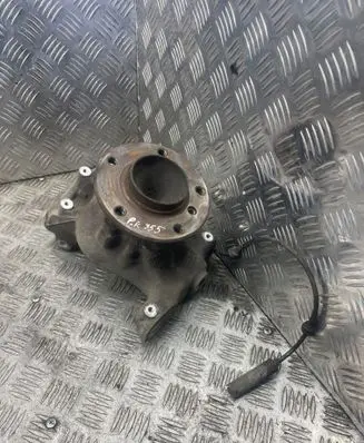 BMW 1 E81 E87 Front wheel hub 6764443 12201210