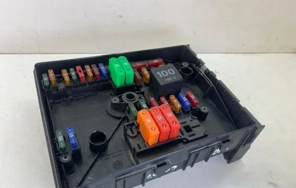 Volkswagen Touran I Fuse module 1K0937125A