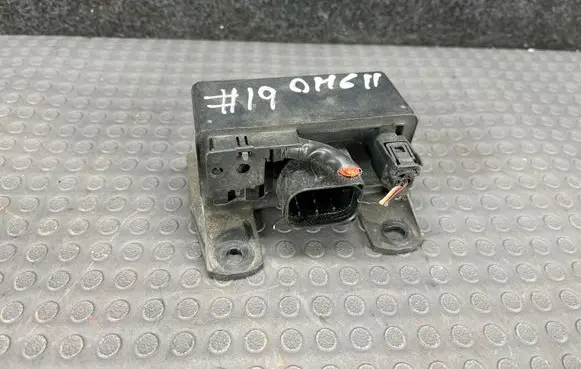 Mercedes-Benz C W203 Glow plug pre-heat relay 