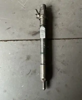 Audi A6 S6 C5 4B Fuel injector 059130201
