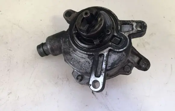 Volvo XC90 Vacuum pump 30677904