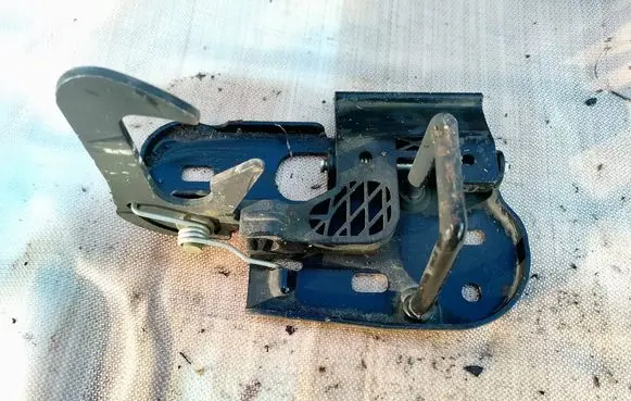 Volkswagen PASSAT B6 Engine bonnet/hood lock/latch loop/hook 3C0823480