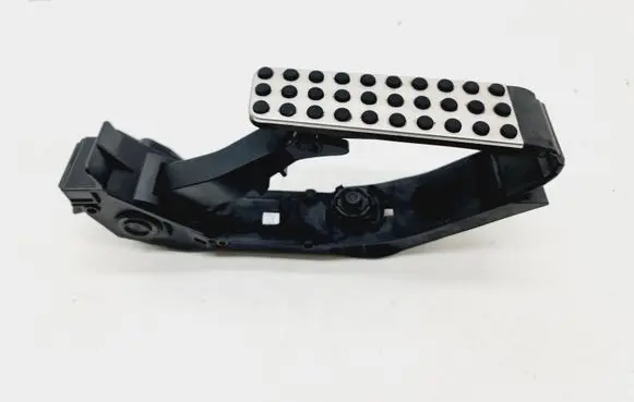 Mercedes-Benz E W211 Accelerator throttle pedal A2118000704