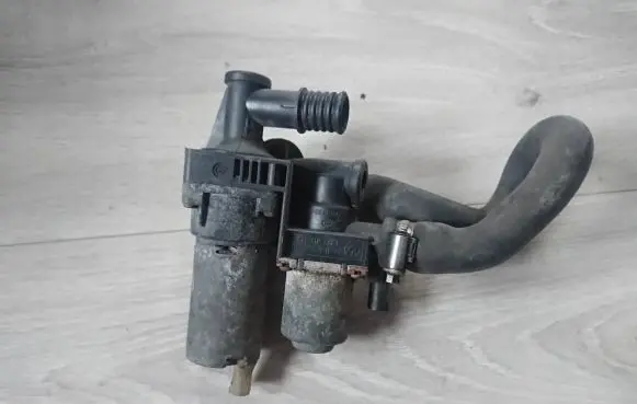 BMW 3 E46 Coolant heater control valve 64118369807 1147412149