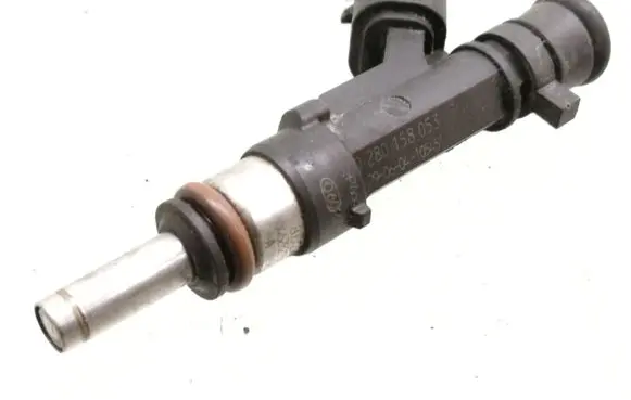 Audi A6 S6 C6 4F Fuel injector 0280158053 06E133551