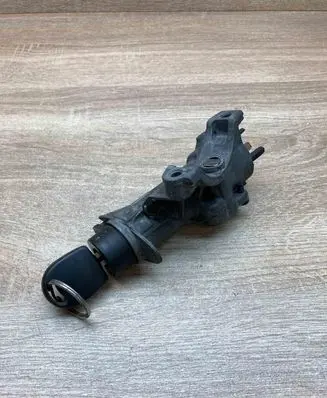 Volkswagen PASSAT B5 Ignition lock 4B0905851A