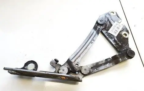 Engine bonnet/hood hinges