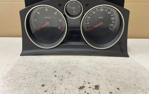 Opel Zafira B Speedometer (instrument cluster) 13225980 A2C53164392