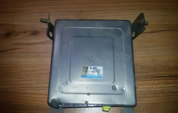 Mazda 323 F Engine control unit/module z51818881 e2t83481m