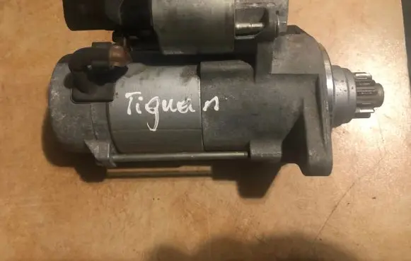 Volkswagen Tiguan Starter motor 02E911024J