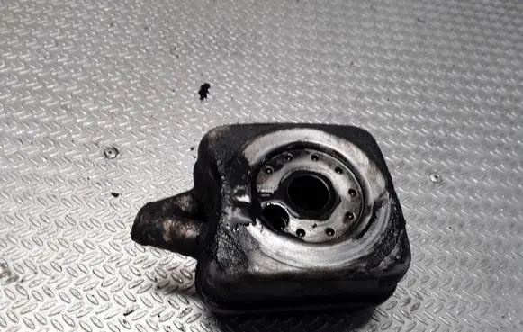 Volkswagen Transporter - Caravelle T4 Oil filter mounting bracket