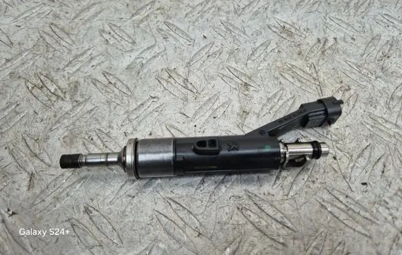 Peugeot 5008 II Fuel injector 9822715980