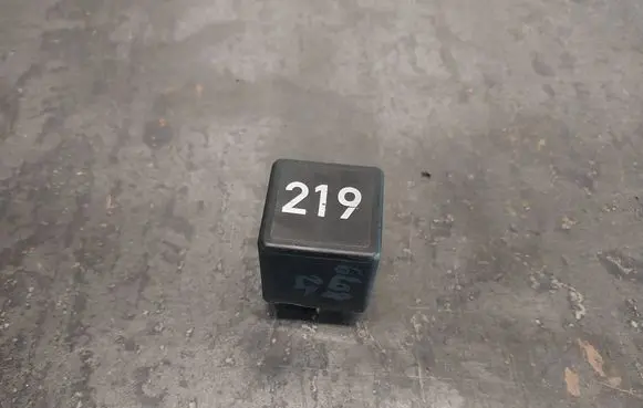 Audi A4 S4 B5 8D Other relay 443951253AA 899574000 219