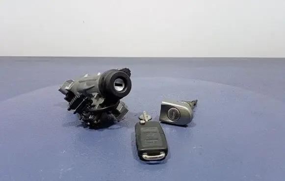 Volkswagen Cross Touran I Ignition lock 1K0905851B