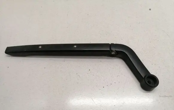 Rear wiper blade arm