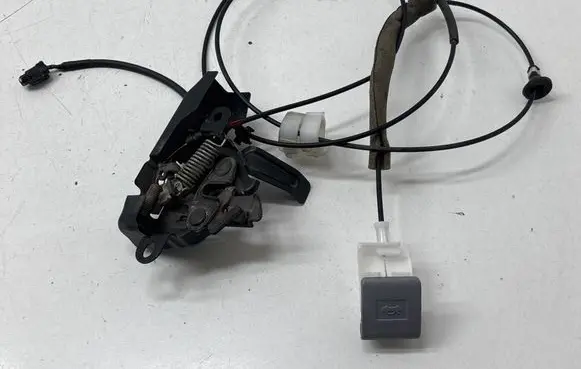 Toyota Highlander XU50 Engine bonnet/hood lock/catch 7E06R1773MA