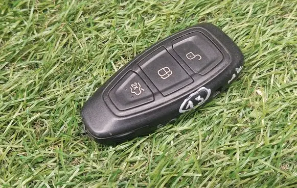Ford Kuga II Ignition key/card 7S7T15K601ED