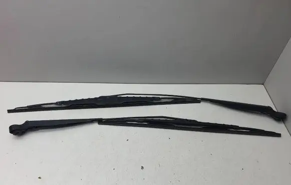 Mercedes-Benz Vaneo W414 Front wiper blade arm