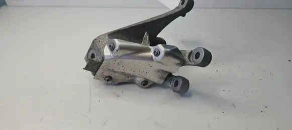 BMW 5 G30 G31 Engine mounting bracket 6861564 2211 19044510